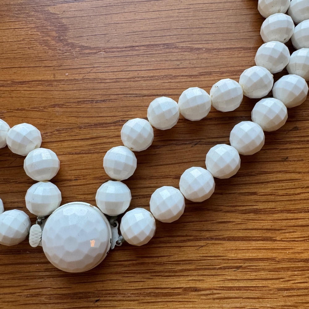 Vintage White Faceted Bead Necklace Double Strand Round Clasp - Picture 5 of 5
